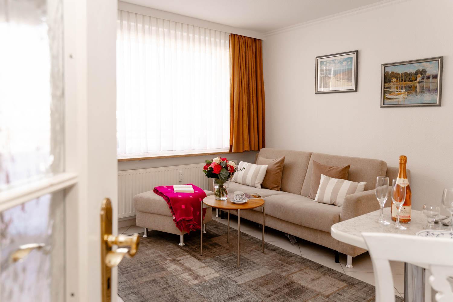 Queen Mary Apartment *